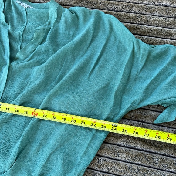 🎉5 for $45🎉 Favlux top blouse shirt size M - Picture 8 of 9